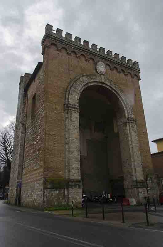 66 - Italia - Siena - antiporta de Camollia